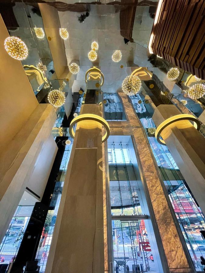 Safi Royal Luxury Metropolitan Hotel San Pedro Garza Garcia Luaran gambar The interior of the shopping mall