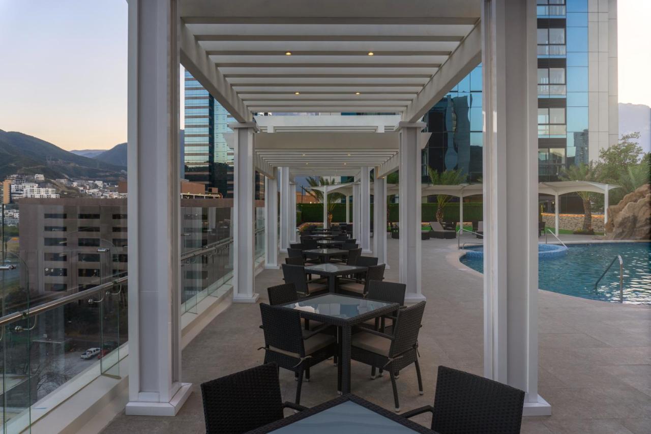 Safi Royal Luxury Metropolitan Hotel San Pedro Garza Garcia Luaran gambar The pool at the Four Seasons Hotel