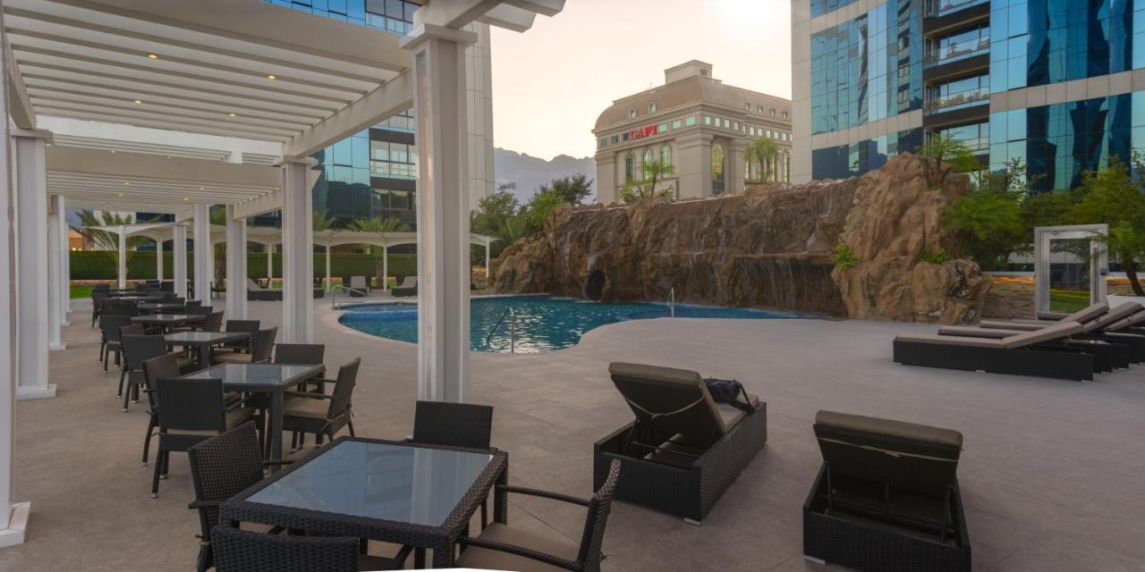 Safi Royal Luxury Metropolitan Hotel San Pedro Garza Garcia Luaran gambar The pool at the hotel