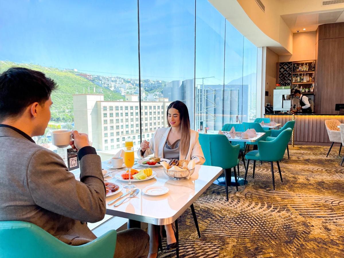 Safi Royal Luxury Metropolitan Hotel San Pedro Garza Garcia Luaran gambar The Lounge at the airport