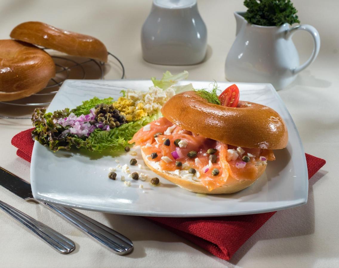 Safi Royal Luxury Metropolitan Hotel San Pedro Garza Garcia Luaran gambar Salmon bagel