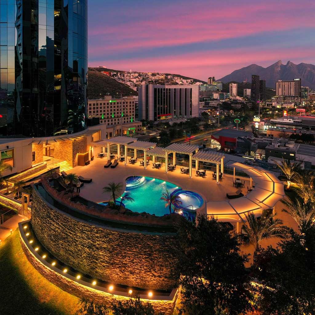 Safi Royal Luxury Metropolitan Hotel San Pedro Garza Garcia Kemudahan gambar The pool at the JW Marriott Scottsdale Resort and Spa at Camelback Inn