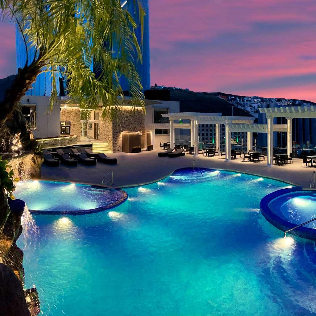 Safi Royal Luxury Metropolitan Hotel San Pedro Garza Garcia Kemudahan gambar The swimming pool at the hotel
