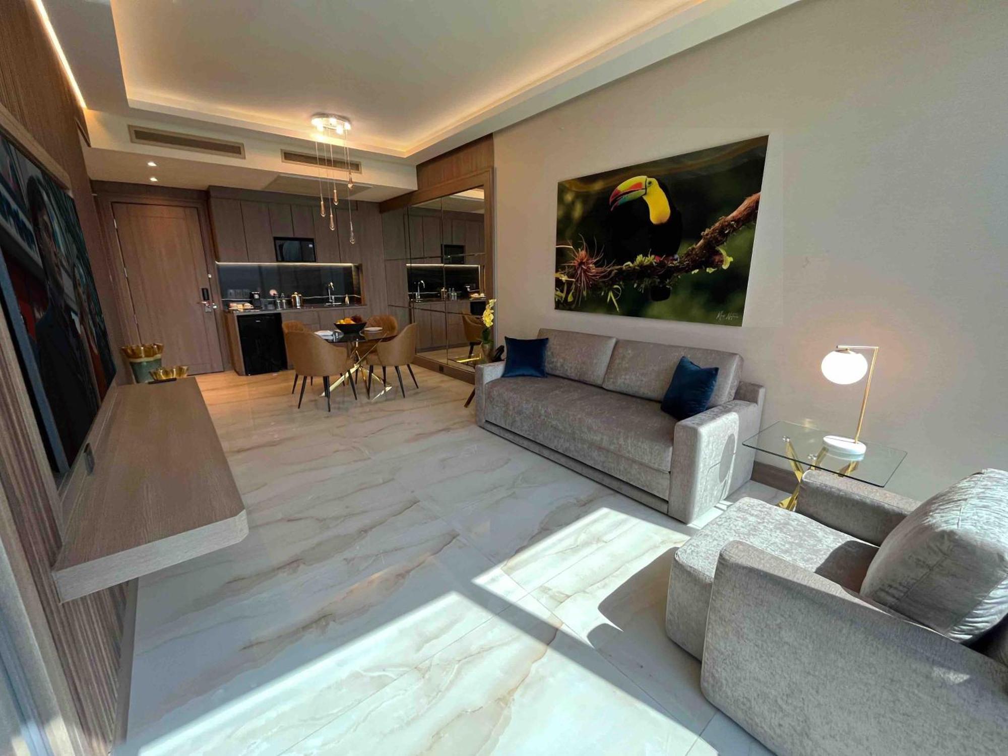 Safi Royal Luxury Metropolitan Hotel San Pedro Garza Garcia Luaran gambar Interior of a typical apartment