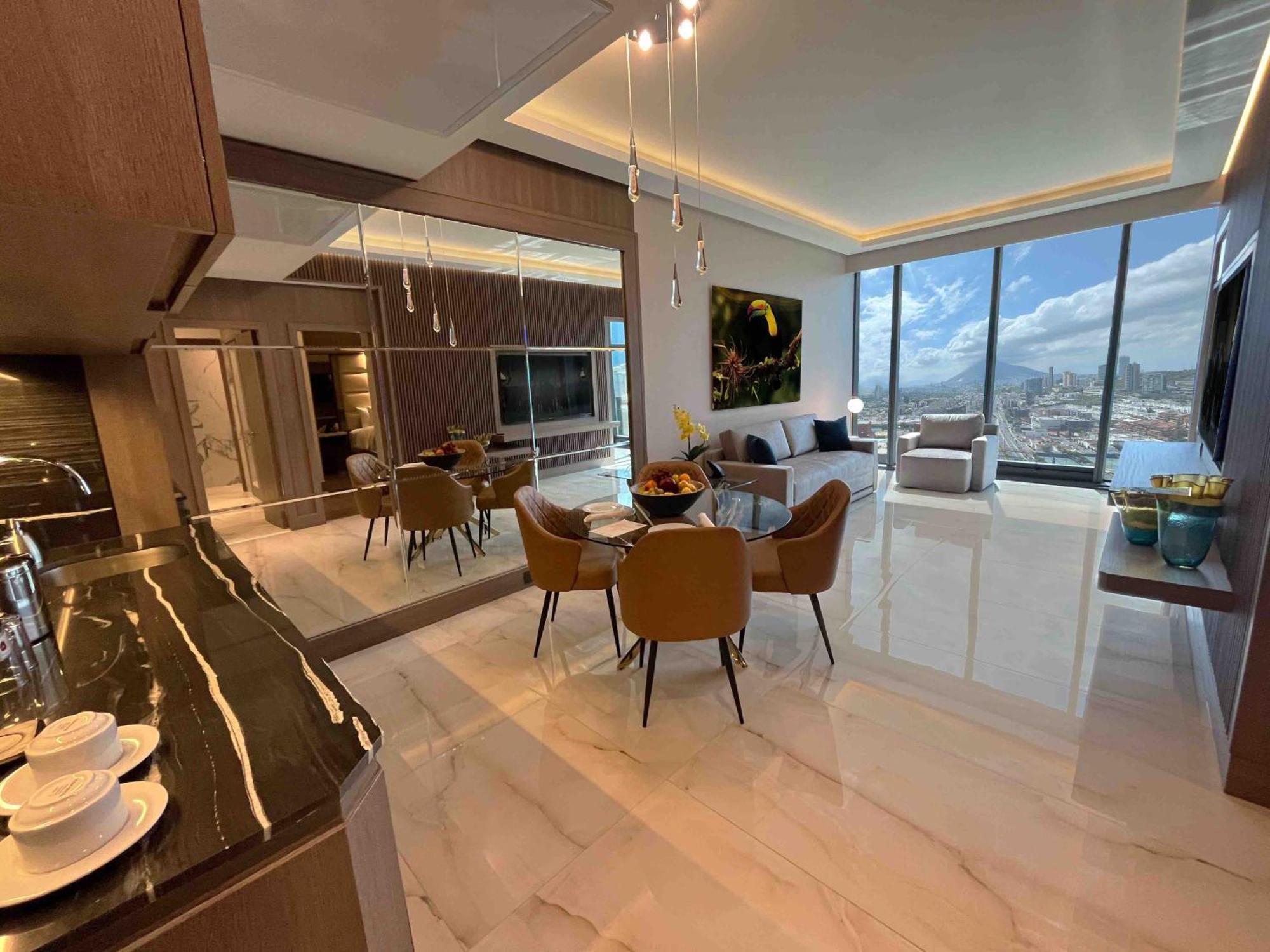 Safi Royal Luxury Metropolitan Hotel San Pedro Garza Garcia Luaran gambar The interior of a penthouse at One River North